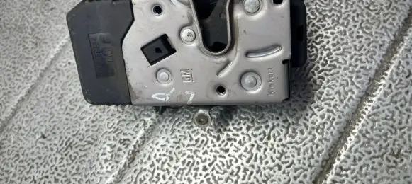Opel Zafira A Front door lock