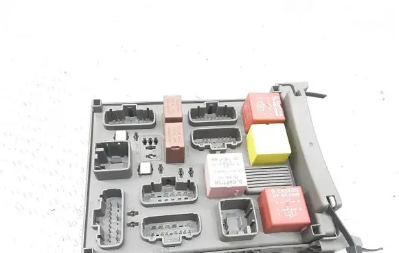 Renault Espace - Grand espace IV Fuse module 8200004201E