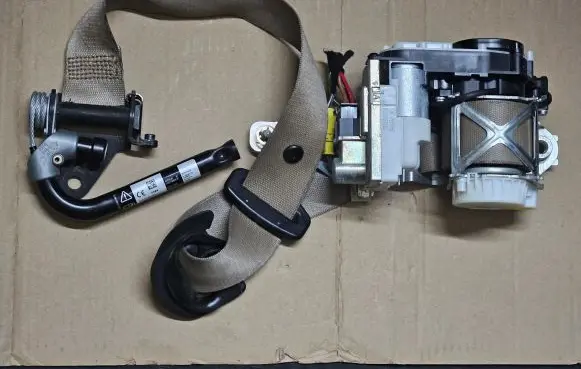 Mercedes-Benz GL X166 Front seatbelt A1668600122 34077867