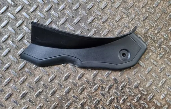 BMW 2 F44 Rear/tail light trim molding 7494418