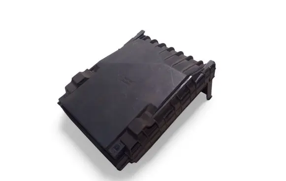Volkswagen PASSAT B6 Fuse box cover 1K0937132F