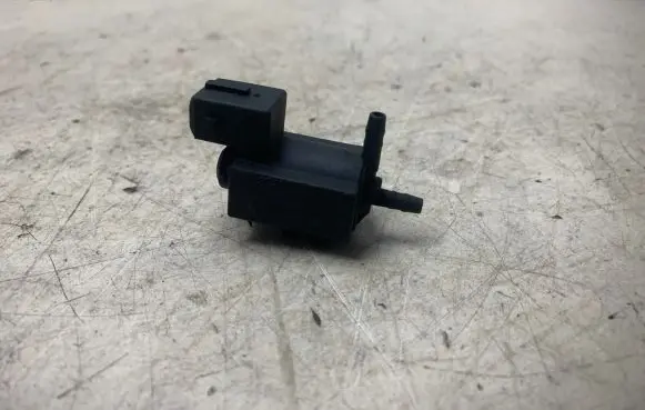 BMW 5 E60 E61 Turbo solenoid valve 72234100 1042712 01T262