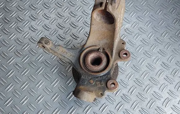 Ford Focus Front wheel hub 3M513K171
