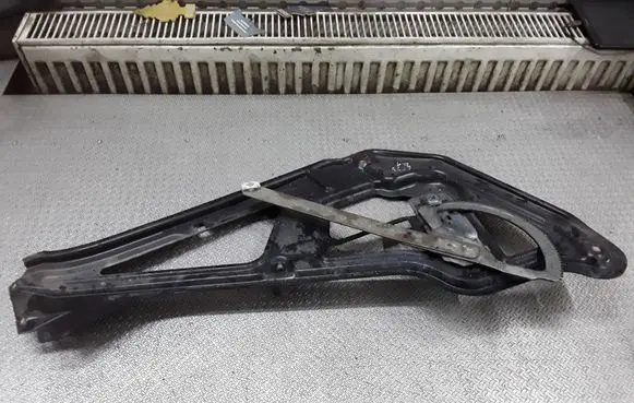 Volkswagen II LT Front door window regulator with motor