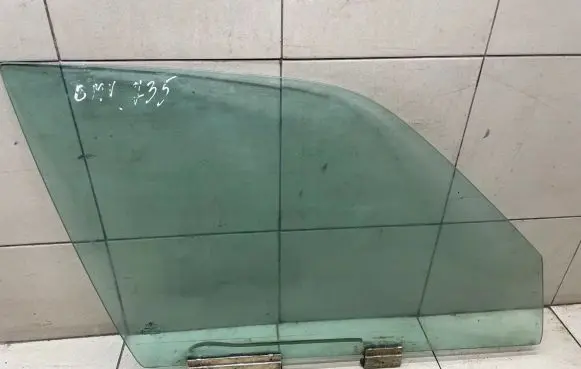 BMW 7 E32 Front door window glass four-door