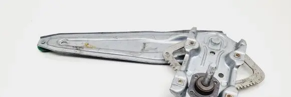 Rear door manual window regulator