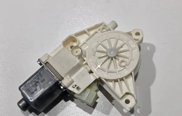 Mercedes-Benz GLK (X204) Rear door window regulator motor A2048200542 0130822505