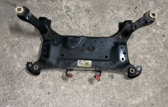 Volvo V40 Front subframe 2865388