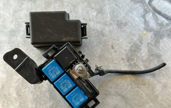 KIA Rio Relay mounting block 1879001034
