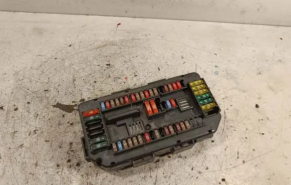 BMW 3 F30 F35 F31 Fuse module 19098000001 922487904 28102012