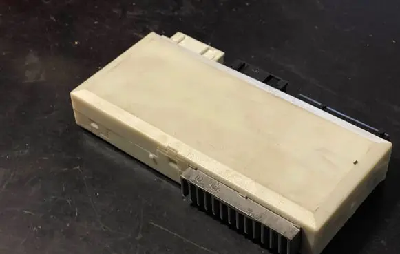 BMW 5 E39 Comfort/convenience module 6920819 60837710 6922273