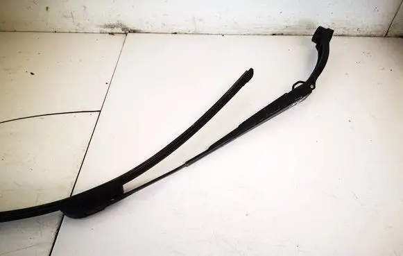 Front wiper blade arm