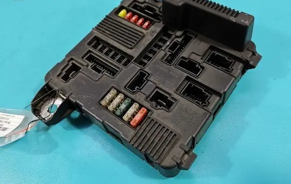 Renault Megane II Central body control module 8200306033B IMPRK1596598