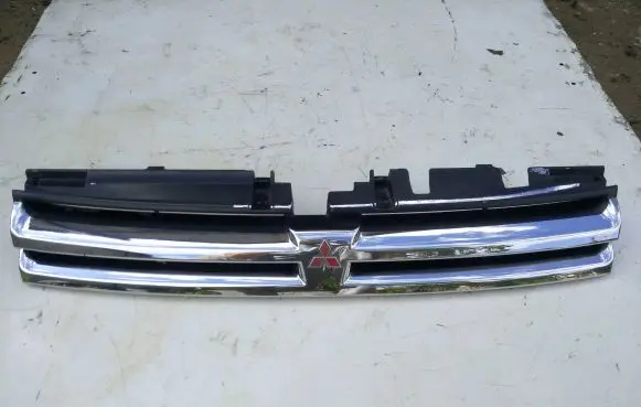Mitsubishi Space Runner Front bumper upper radiator grill MR275617