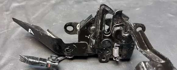 Toyota Hilux VIII Engine bonnet/hood lock/catch 50401Q SO19309 535100K660