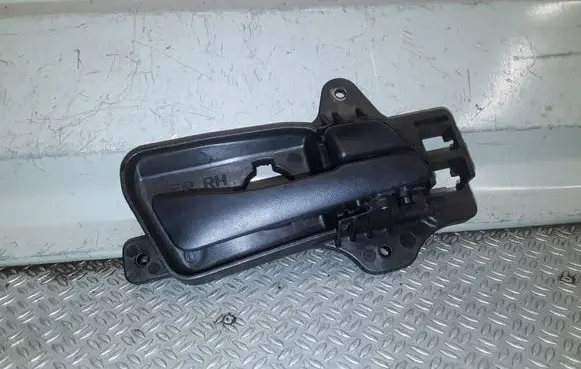 Hyundai i30 Front door interior handle 82623FD000