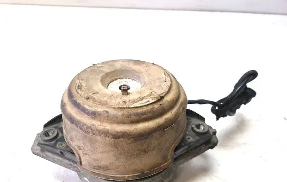 Engine mount bracket