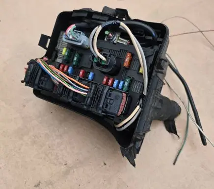 Peugeot 207 Fuse module 9661086980