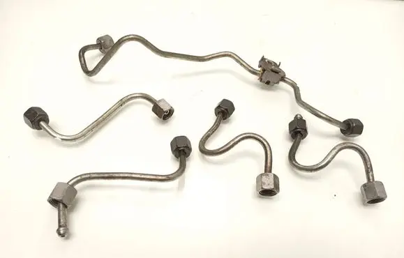 Fuel injector supply line/pipe