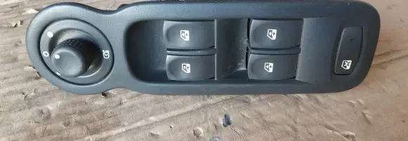 Renault Modus Electric window control switch 8200387776C