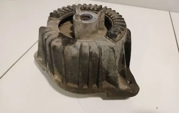 Mercedes-Benz C W204 Engine mount bracket
