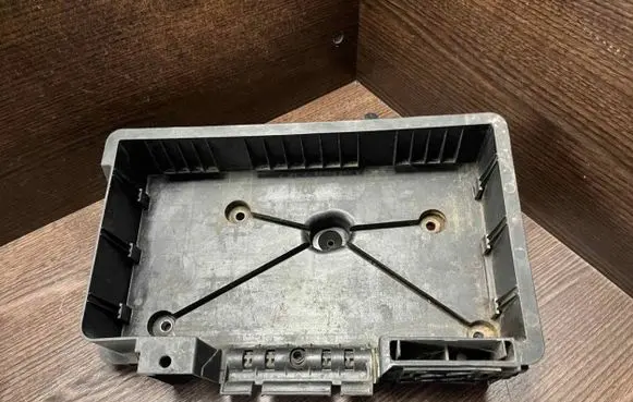 Iveco Daily 3rd gen Battery tray 504094417