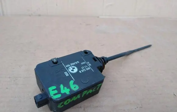 BMW 3 E46 Central locking motor 67.11-8372240