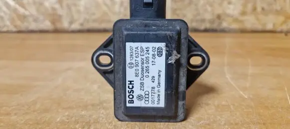 Audi A3 S3 8P ESP acceleration yaw rate sensor 8e0907637