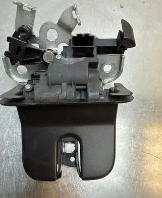 Volkswagen Jetta VI Tailgate/trunk/boot lock/catch/latch 5C6827520