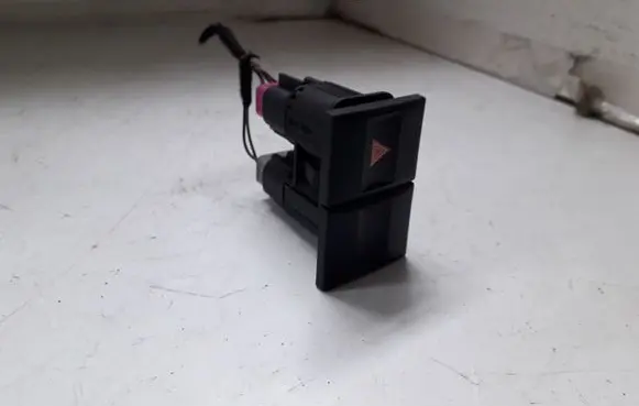 Ford Mondeo Mk III Hazard light switch