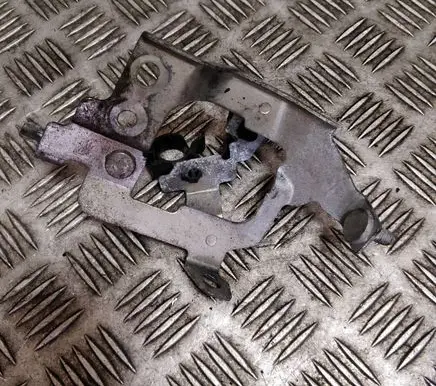 Mazda CX-5 Engine mounting bracket