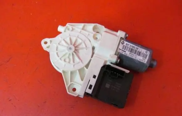 Renault Megane III Rear door window regulator motor 827310002R