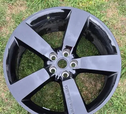 Land Rover Defender R22 alloy rim 