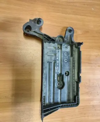 Skoda Octavia Mk3 (5E) Battery tray 5Q0915331J 5Q0915321H