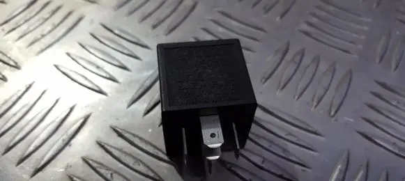 Volkswagen Polo III 6N 6N2 6NF Other relay 19195531