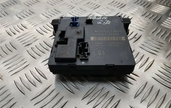 Mercedes-Benz E W211 Door control unit/module A2118704126