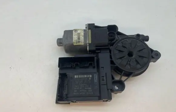 Volkswagen PASSAT B6 Front door window regulator motor 1K0959793N