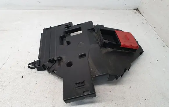 Mercedes-Benz C W205 Other engine bay part D925