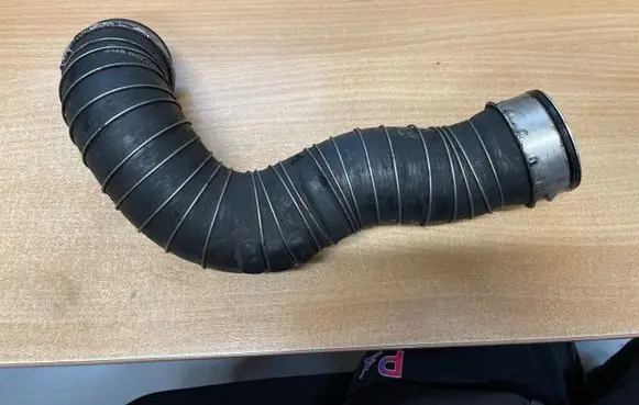 Mercedes-Benz CLK A209 C209 Intercooler hose/pipe A2035280682