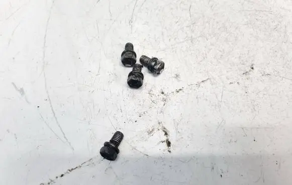 Toyota Corolla Verso AR10 Nuts/bolts 