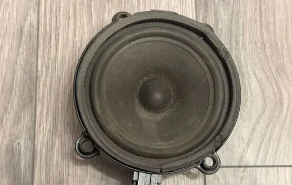 Mercedes-Benz Vito Viano W639 Front door speaker A6398270060 3345127 4910420800