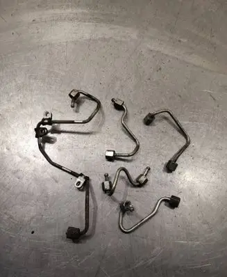 Fuel injector supply line/pipe