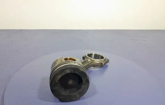 Volkswagen PASSAT CC Piston 