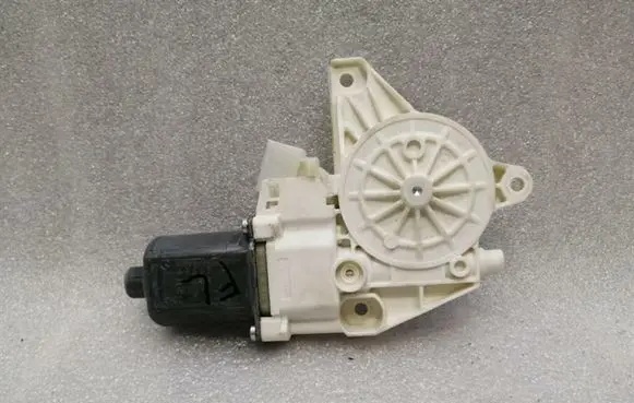 Mercedes-Benz GLS X166 Front door window regulator motor A1669060201