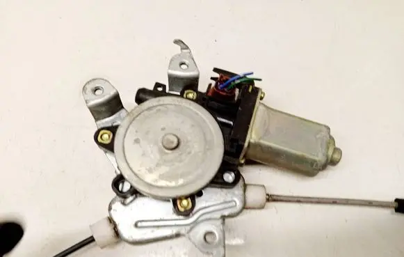 Nissan X-Trail T30 Front door window regulator motor 8073089913