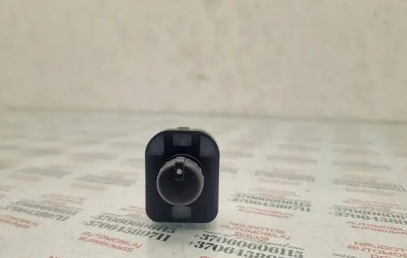 Wing mirror switch
