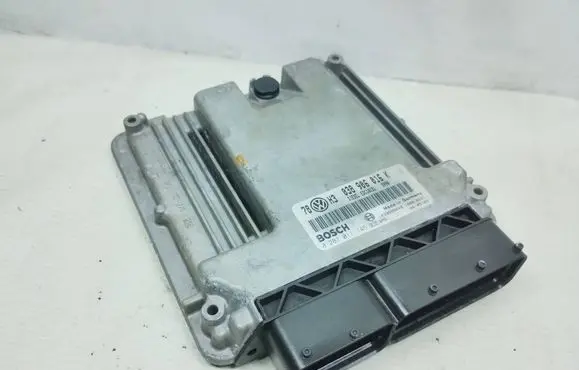 Volkswagen PASSAT B5 Engine control unit/module 038906016K 0281011145