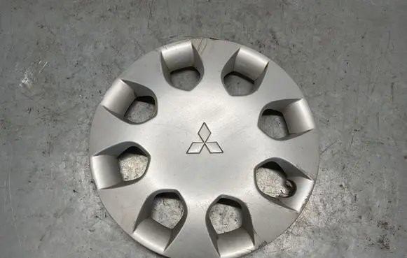 Mitsubishi Colt R15 wheel hub/cap/trim 3983S0010