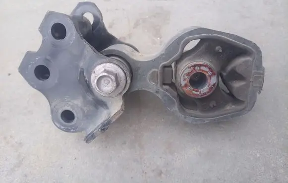 Mazda 3 II Gearbox mount BHS2