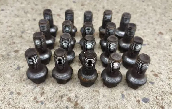 Mercedes-Benz C W205 Nuts/bolts 